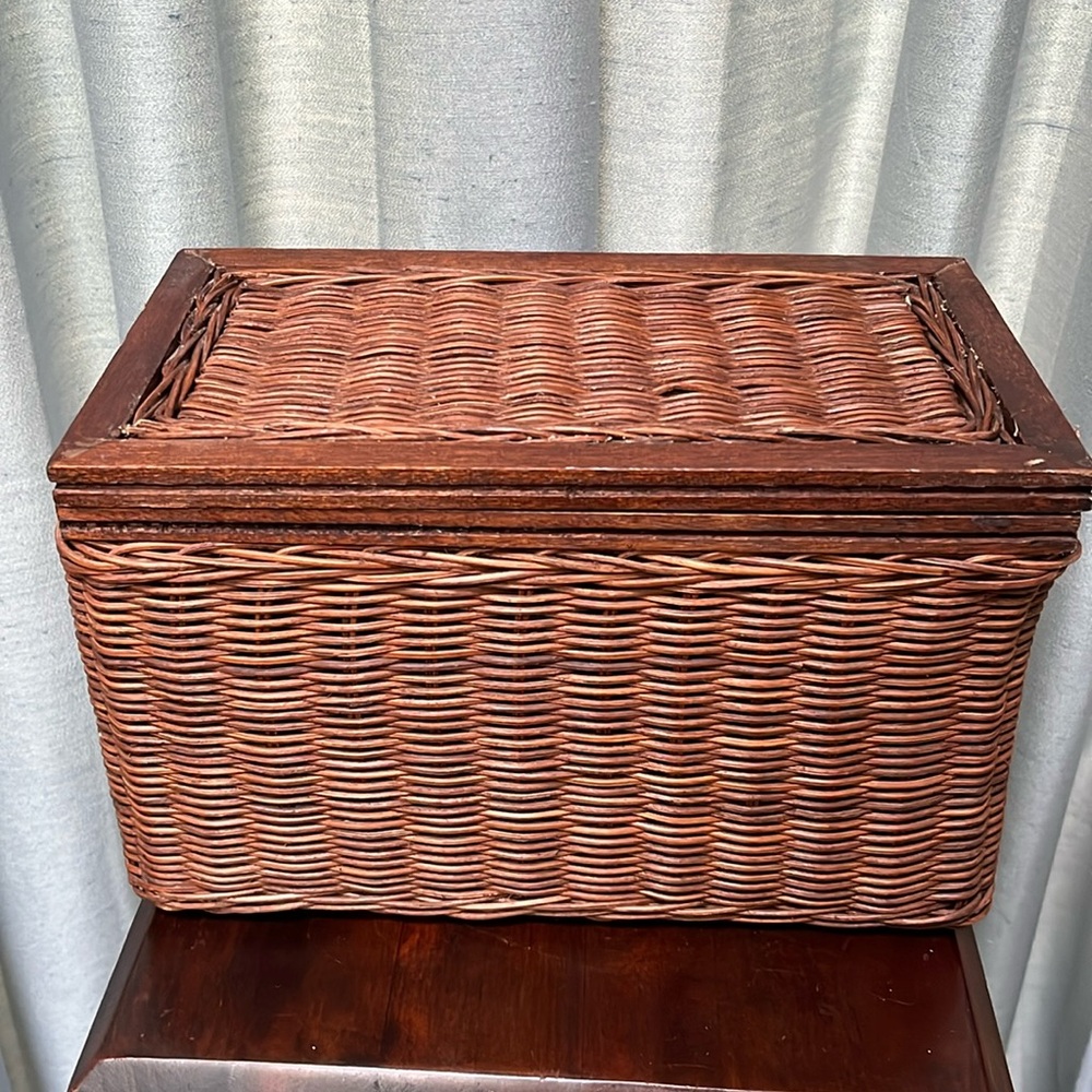 Vintage Oak and Woven Wicker Storage Keepsake Box Trinkets Treasures Organizer